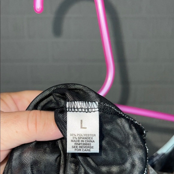 Madden Girl Artistic Floral Short Sleeve Top Mesh Crop Top - Picture 4 of 4